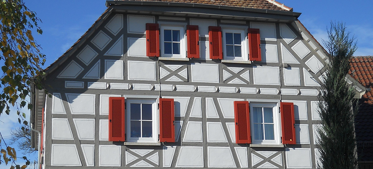 Ritterburg Schmiede Giebelfenster Holz Fensterladen Fachwerkhaus 
